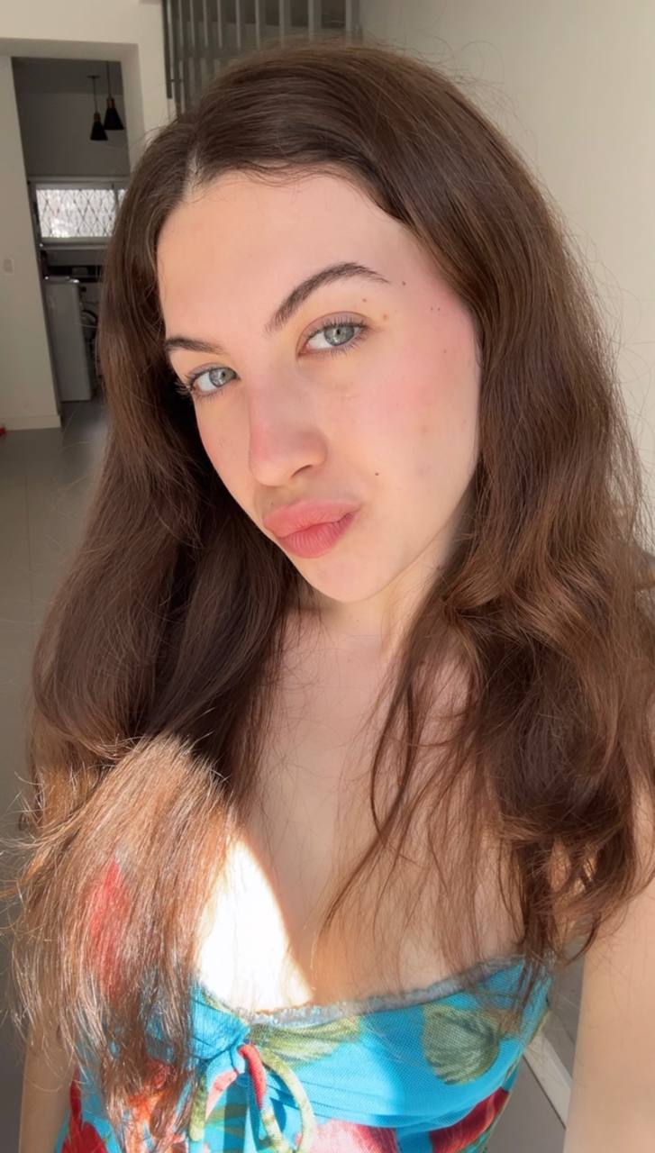 Nude girl Amber in Lyon