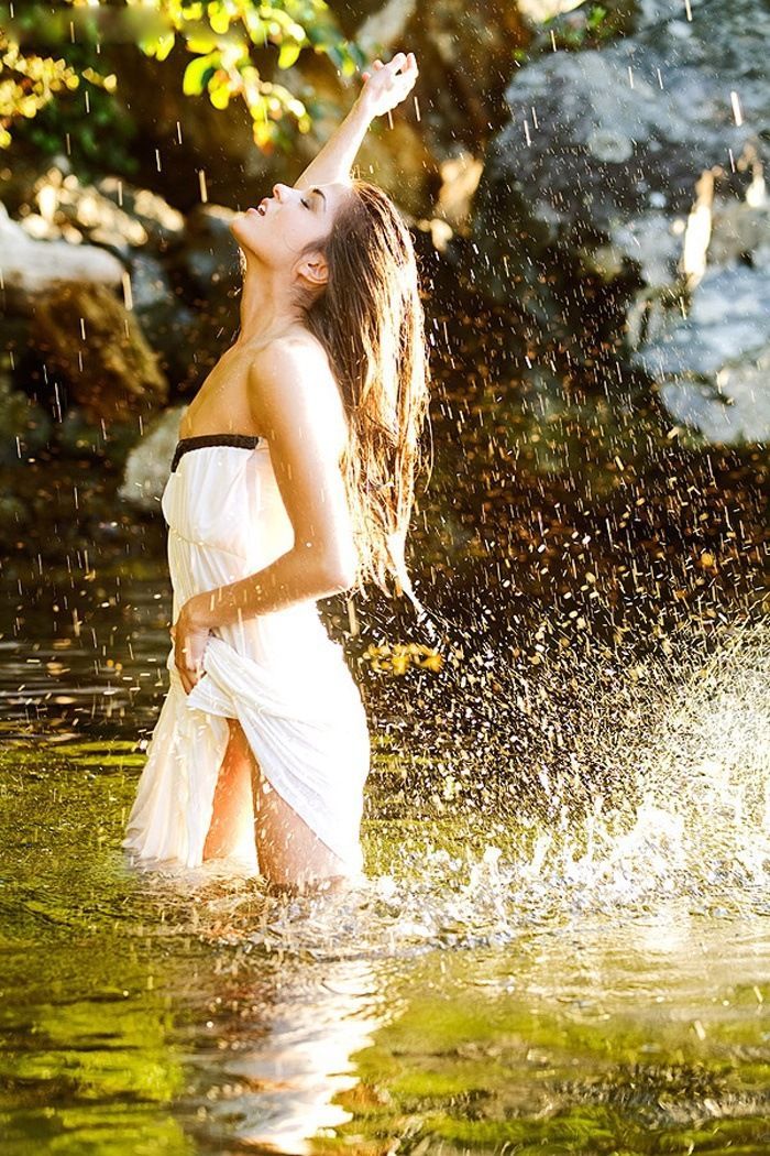 Marie Avgeropoulos in Lyon