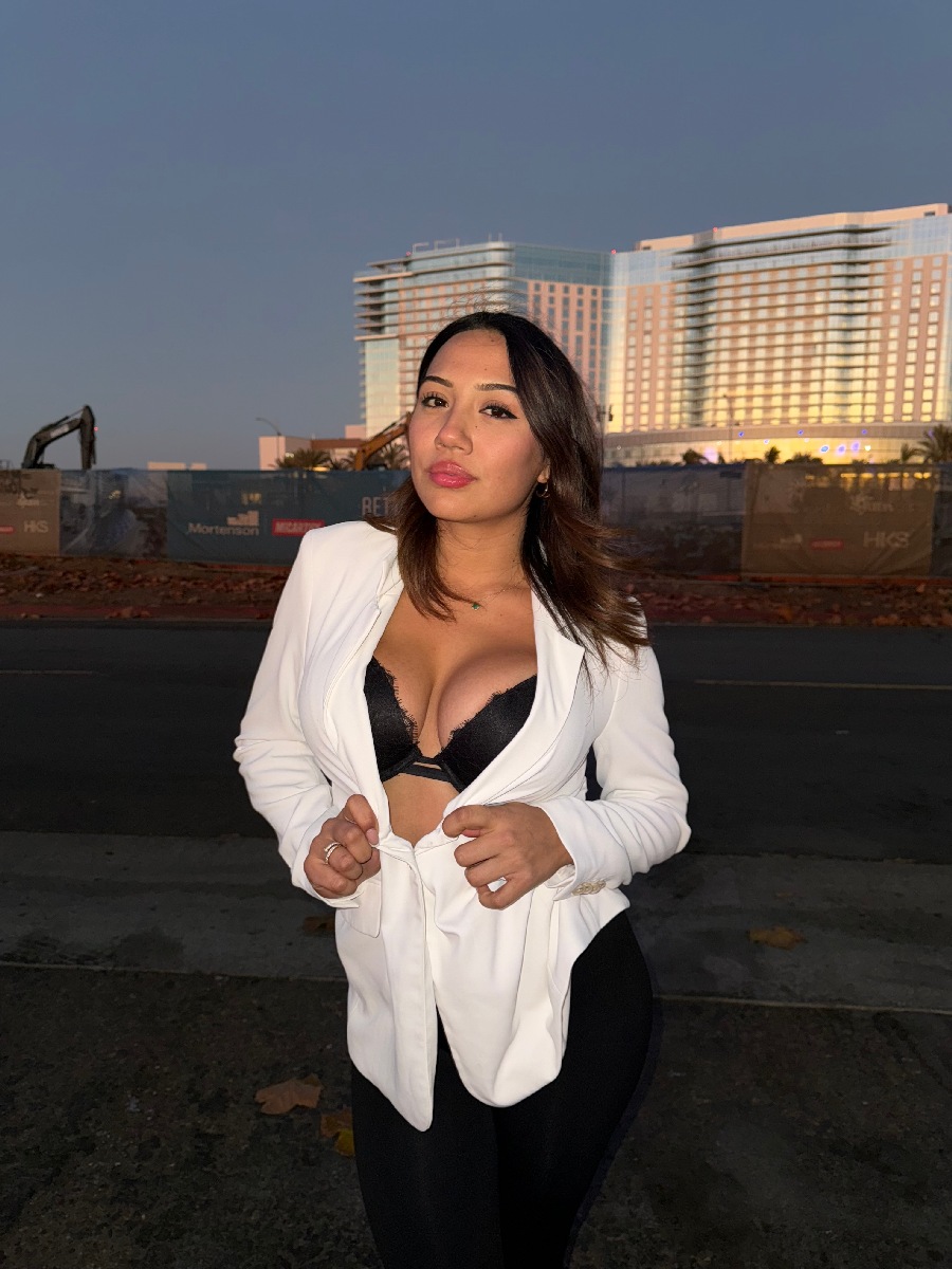 Take a pause and enjoy Ali Cruz — streaming from Lyon