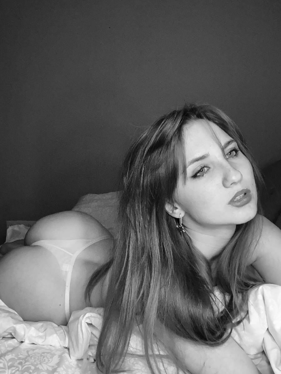 Take a pause and enjoy Nata nude — streaming from Lyon