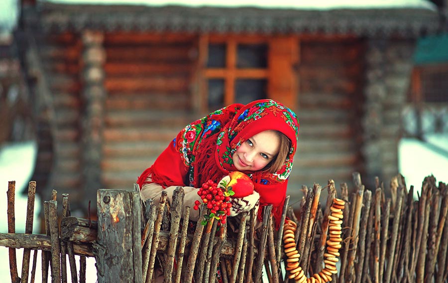 Sexy girl Women in Slavic costumes in Lyon