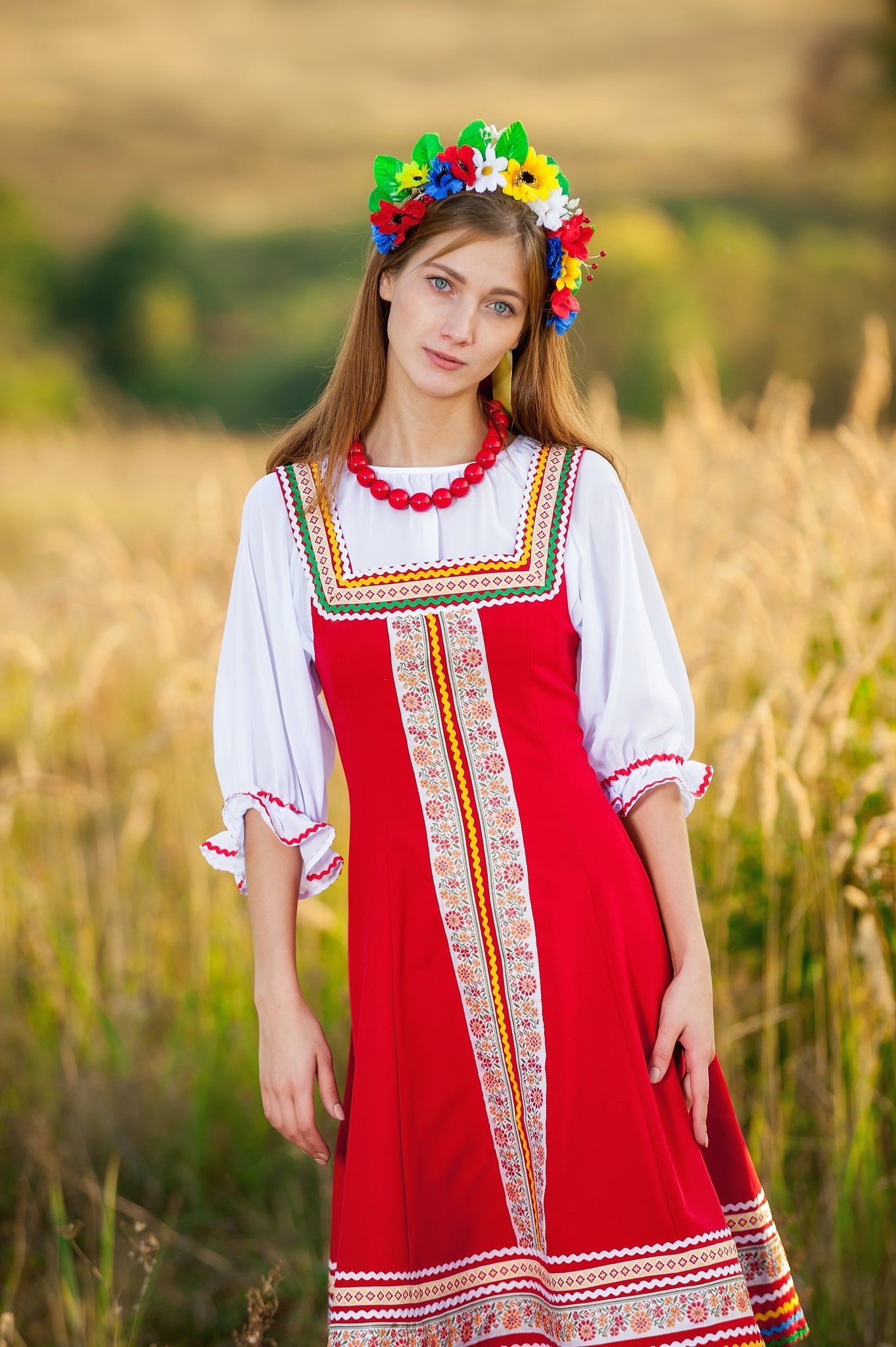 Women in Slavic costumes in Lyon