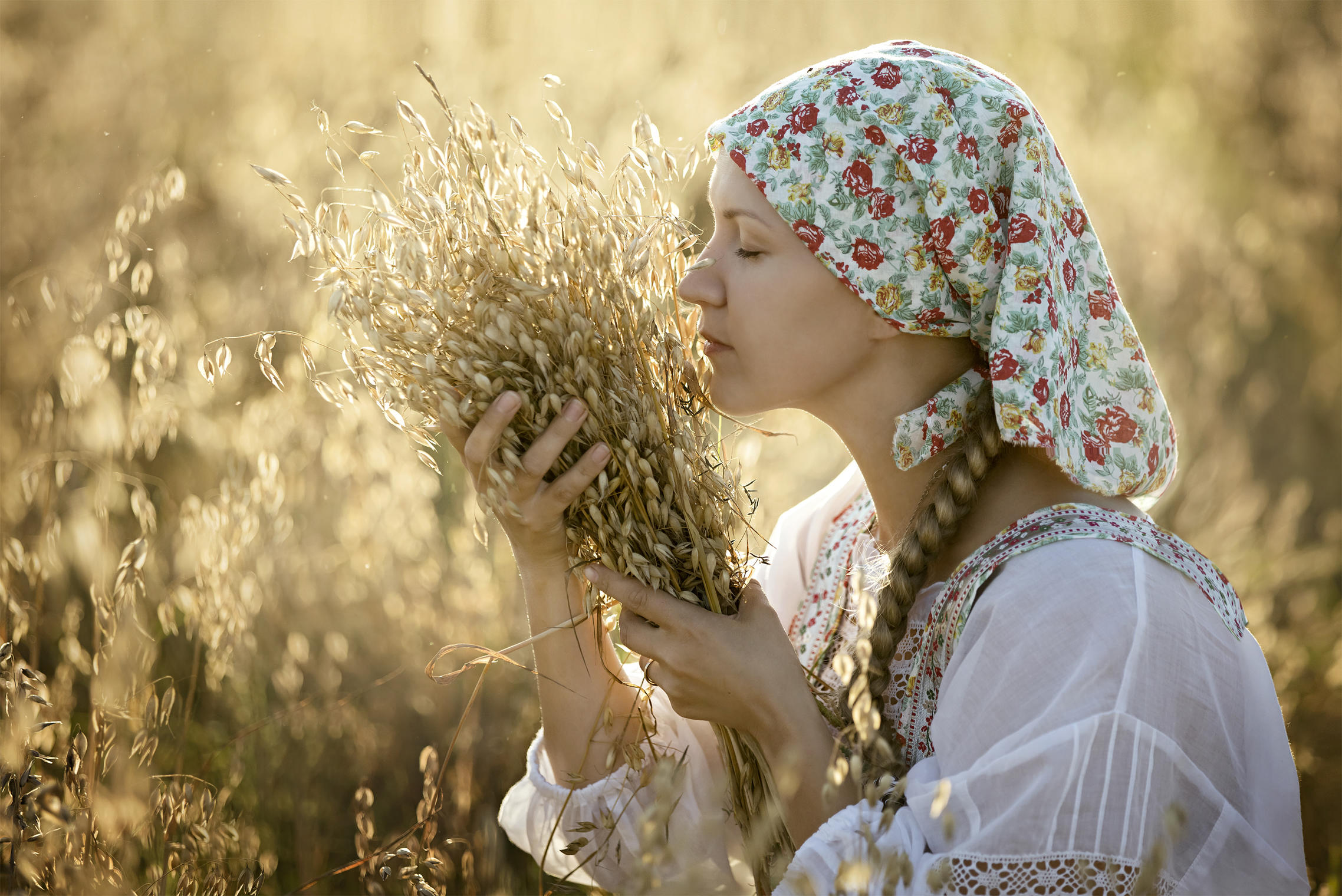 Photo Women in Slavic costumes in Lyon