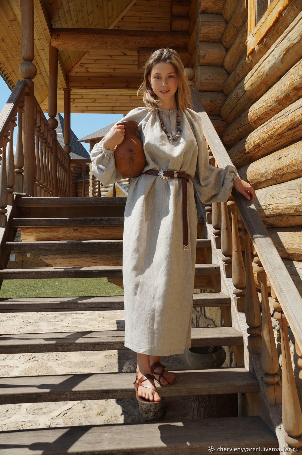 Girls in Slavic costumes in Lyon