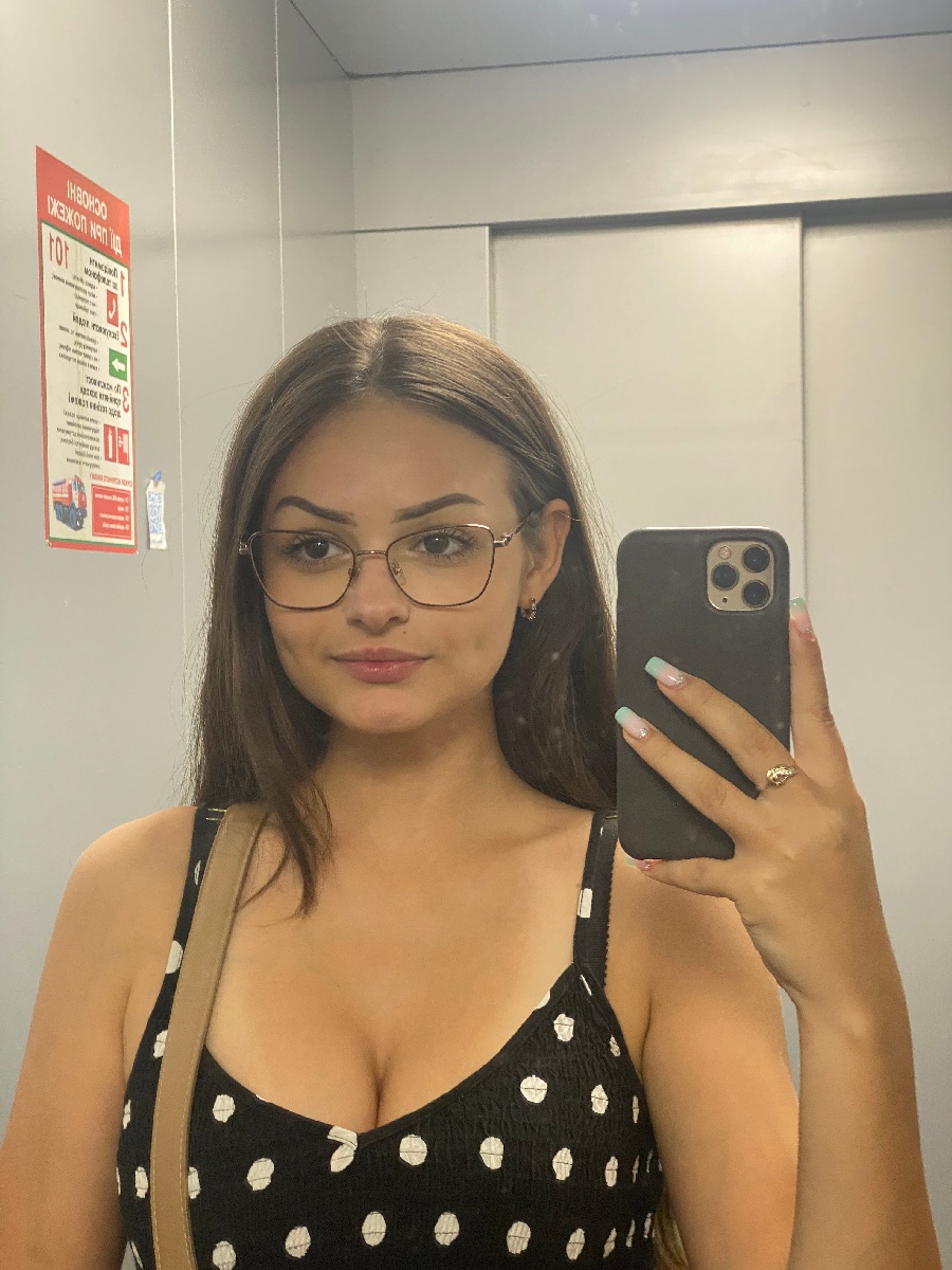 Sexy model Stacy in Lyon